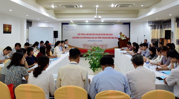 khai giang lop tieng anh chuyen nganh cho can bo ngoai vu khu vuc phia nam