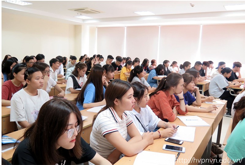 Hệ thống thông gió, hệ thống điều hòa là môi trường lý tưởng để virus, vi khuẩn, nấm mốc sinh sôi và phát tán các nguồn bệnh cho các em sinh viên, giảng viên và cán bộ nhà trường. 