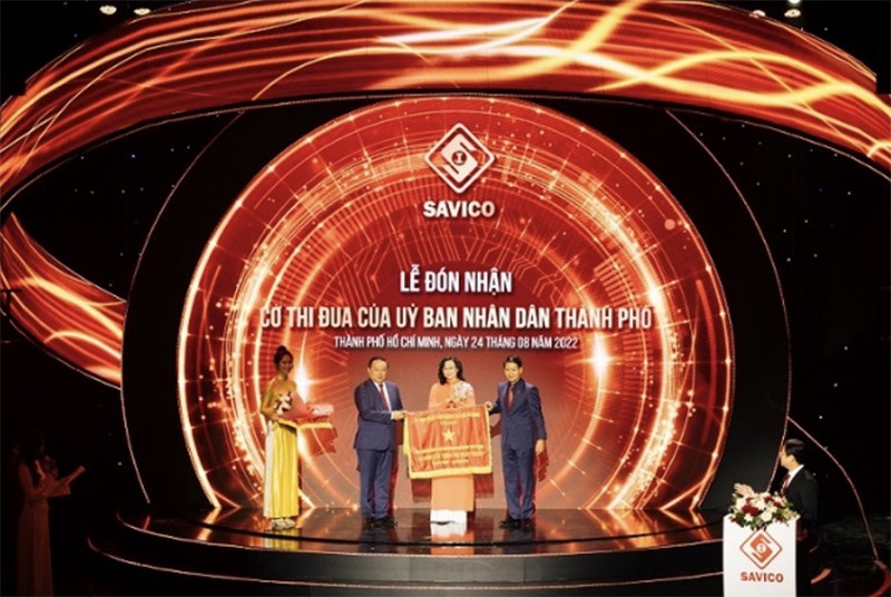 Đón nhận cờ thi đua của UBND Tp.HCM (Ảnh:SVC) Đón nhận cờ thi đua của UBND Tp.HCM (Ảnh:SVC)