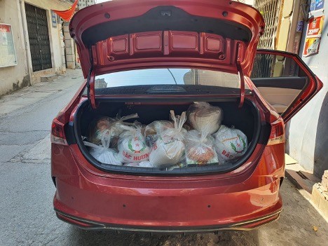 Nhu yếu phẩm hỗ trợ sinh viên dịch Covid-19