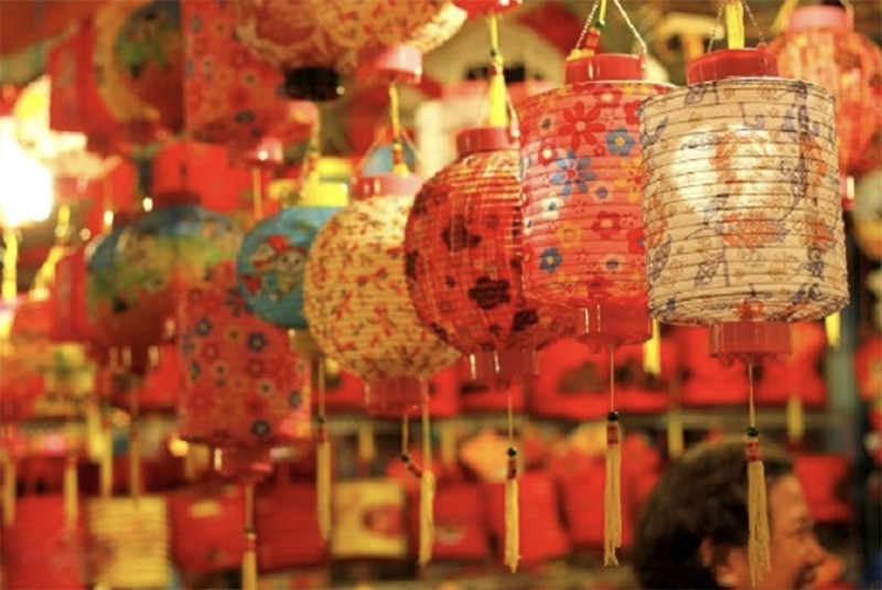 Tết Trung thu cuốn hút với ánh đèn lồng rực rỡ, lung linh.