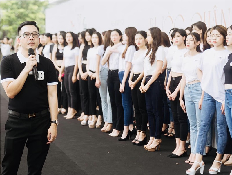 Đạo diễn Hoàng Công Cường trong buổi casting tại Bảo tàng Hồ Chí Minh.