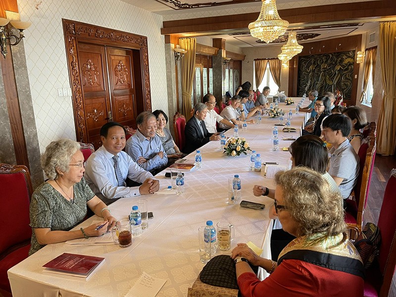 Ra mắt cuốn sách The Excellent Bridge về CEEVN và chị Minh Kauffman