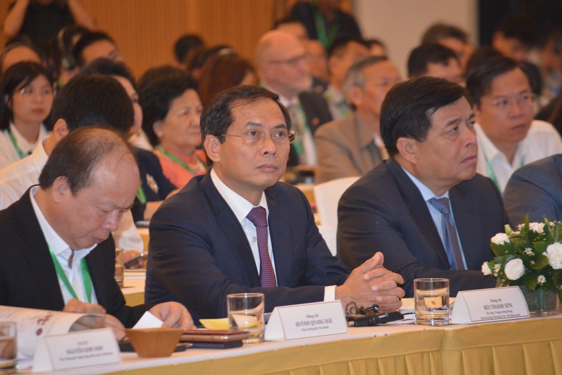 mot so hinh anh tai dien dan kinh te tp ho chi minh nam 2019