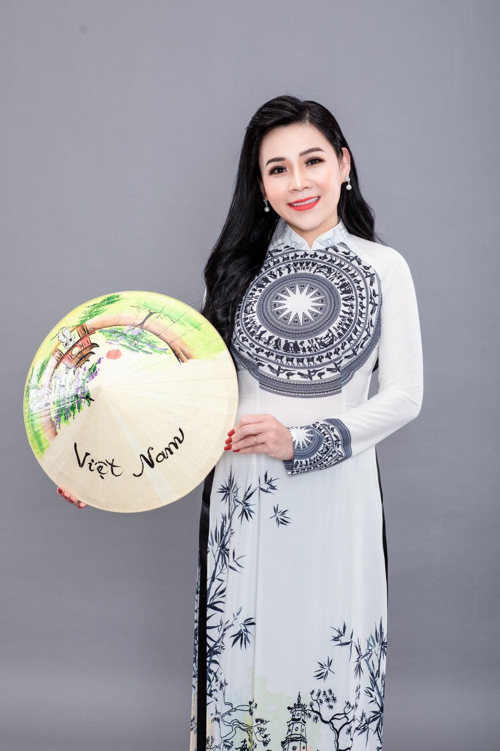 doanh nhan pham bich thuy thanh cong duoc the hien tu trach nhiem cua ban than voi cong dong