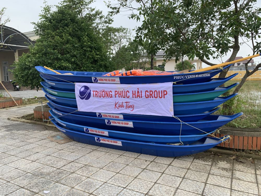 Mang yêu thương đến với bà con vùng lũ mang yeu thuong den voi ba con vung lu