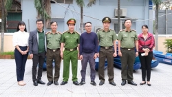 Mang yêu thương đến với bà con vùng mưa lũ miền Trung