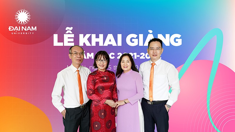 Các thầy cô trong Ban Giám hiệu nhà trường tại buổi Lễ