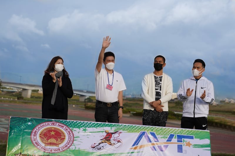 Chủ tịch Nguyễn Duy Anh và các Ủy viên BCH Hội người Việt Nam tại Fukuoka phát biểu tại buổi Lễ. Chủ tịch Nguyễn Duy Anh và các Ủy viên BCH Hội người Việt Nam tại Fukuoka phát biểu tại buổi Lễ.