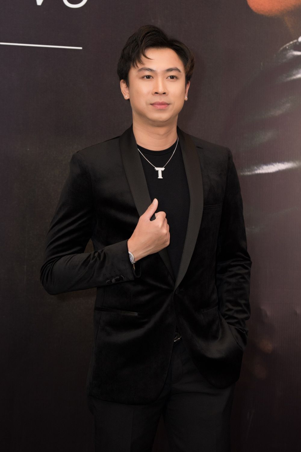 ca si khuu huy vu ra mat mv moi voi cu twist bat ngo