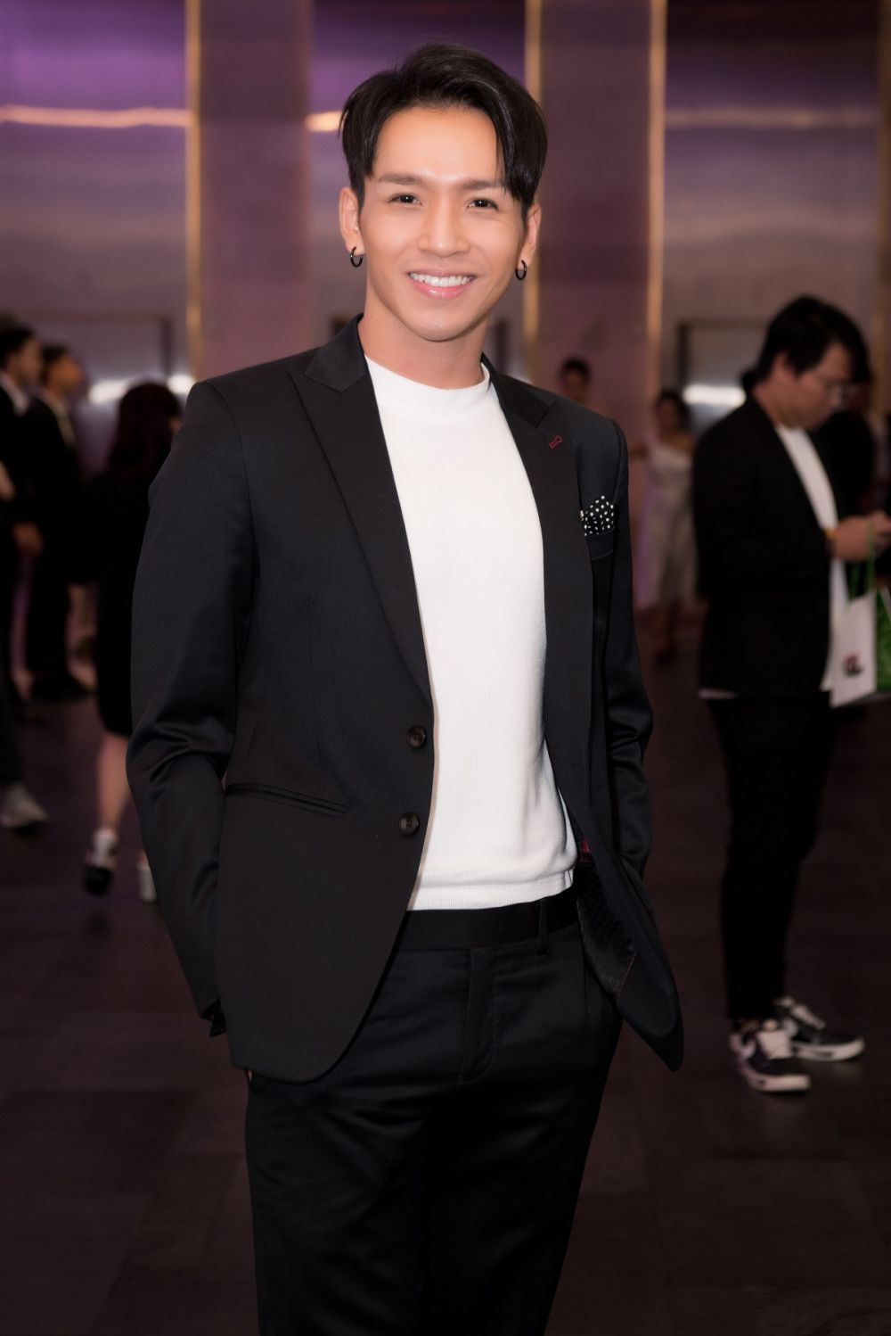 ca si khuu huy vu ra mat mv moi voi cu twist bat ngo