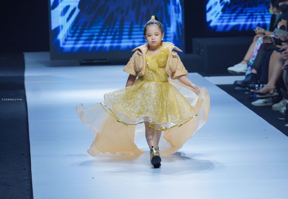 Thành công không đợi tuổi của Siêu mẫu nhí Hoàng Vân và bài học với các bậc cha mẹ Thành công không đợi tuổi của Siêu mẫu nhí Hoàng Vân và bài học với các bậc cha mẹ