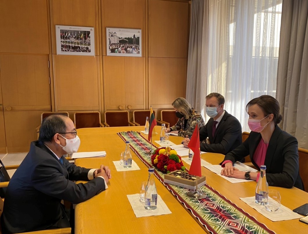 Đại sứ Nguyễn Hùng thăm và làm việc tại Lithuania Đại sứ Nguyễn Hùng thăm và làm việc tại Lithuania