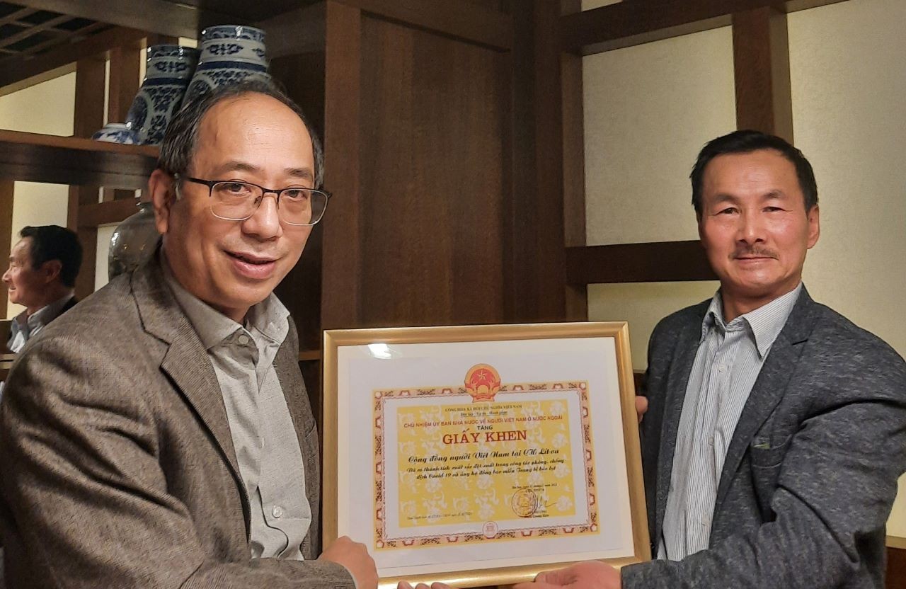 Đại sứ Nguyễn Hùng thăm và làm việc tại Lithuania Đại sứ Nguyễn Hùng thăm và làm việc tại Lithuania