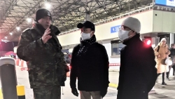 Xuyên đêm hỗ trợ bà con người Việt sơ tán từ Ukraine sang Ba Lan