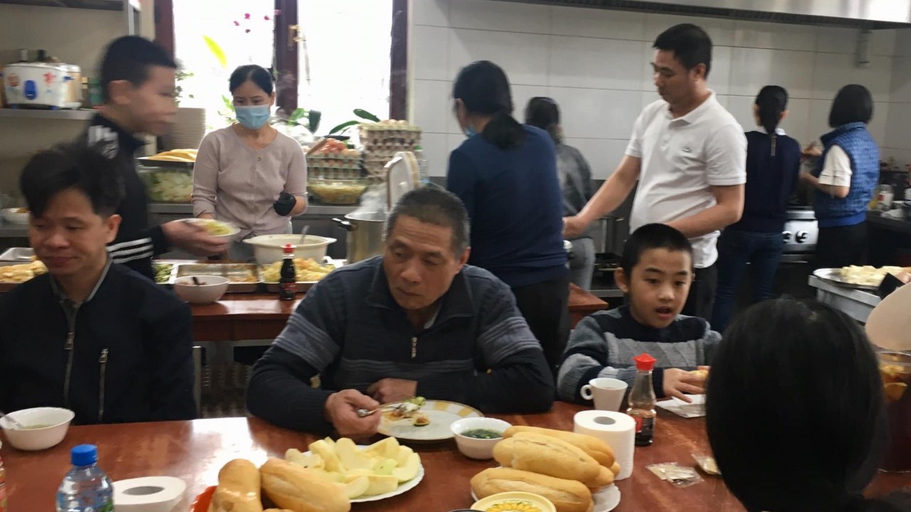 Cảm động tinh thần tương thân tương ái của người Việt ở Ba Lan