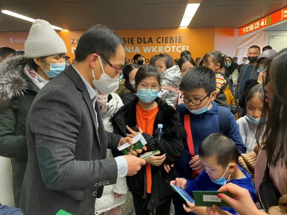 Cập nhật. Hai chuyến bay sơ tán công dân Việt Nam ở Ukraine khởi hành vào chiều 12/3 Cập nhật. Hai chuyến bay sơ tán công dân Việt Nam ở Ukraine khởi hành vào chiều 12/3