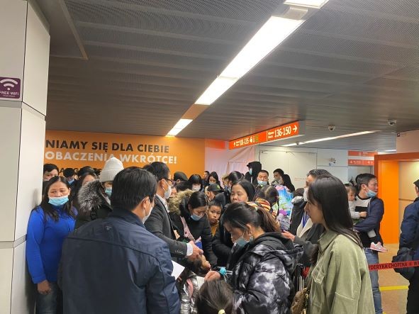 Cập nhật. Hai chuyến bay sơ tán công dân Việt Nam ở Ukraine khởi hành vào chiều 12/3 Cập nhật. Hai chuyến bay sơ tán công dân Việt Nam ở Ukraine khởi hành vào chiều 12/3