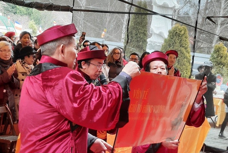 Người Việt ở Ba Lan trang trọng tổ chức lễ Giỗ Tổ Hùng Vương