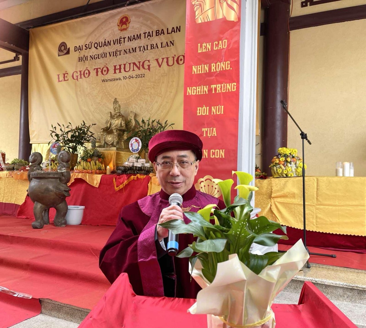 Người Việt ở Ba Lan trang trọng tổ chức lễ Giỗ Tổ Hùng Vương