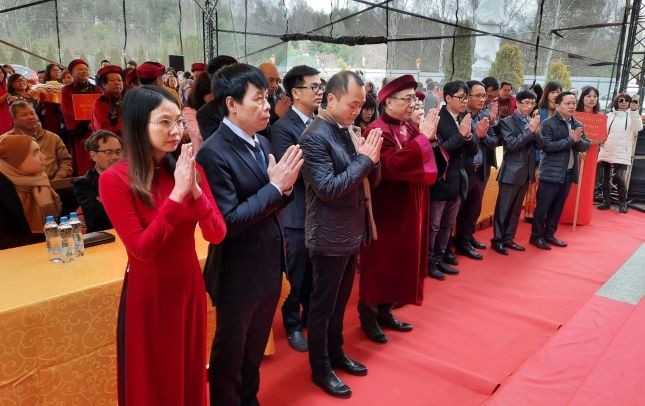 Người Việt ở Ba Lan trang trọng tổ chức lễ Giỗ Tổ Hùng Vương