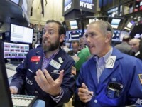 Dầu mỏ Mỹ lên giá, chứng khoán thế giới tăng điểm