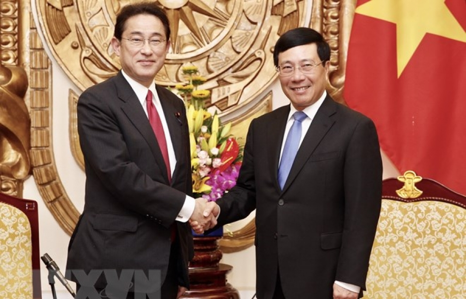 Phó Thủ tướng, BTNG Phạm Bình Minh gặp Trưởng Ban nghiên cứu chính sách của đảng LDP Fumio Kishida