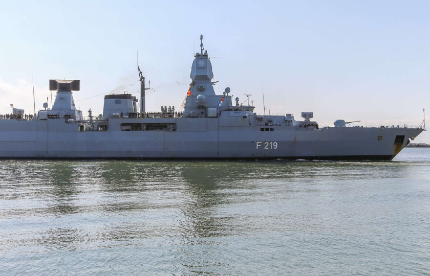 Tàu chiến Đức gặp sự cố khi tập trận