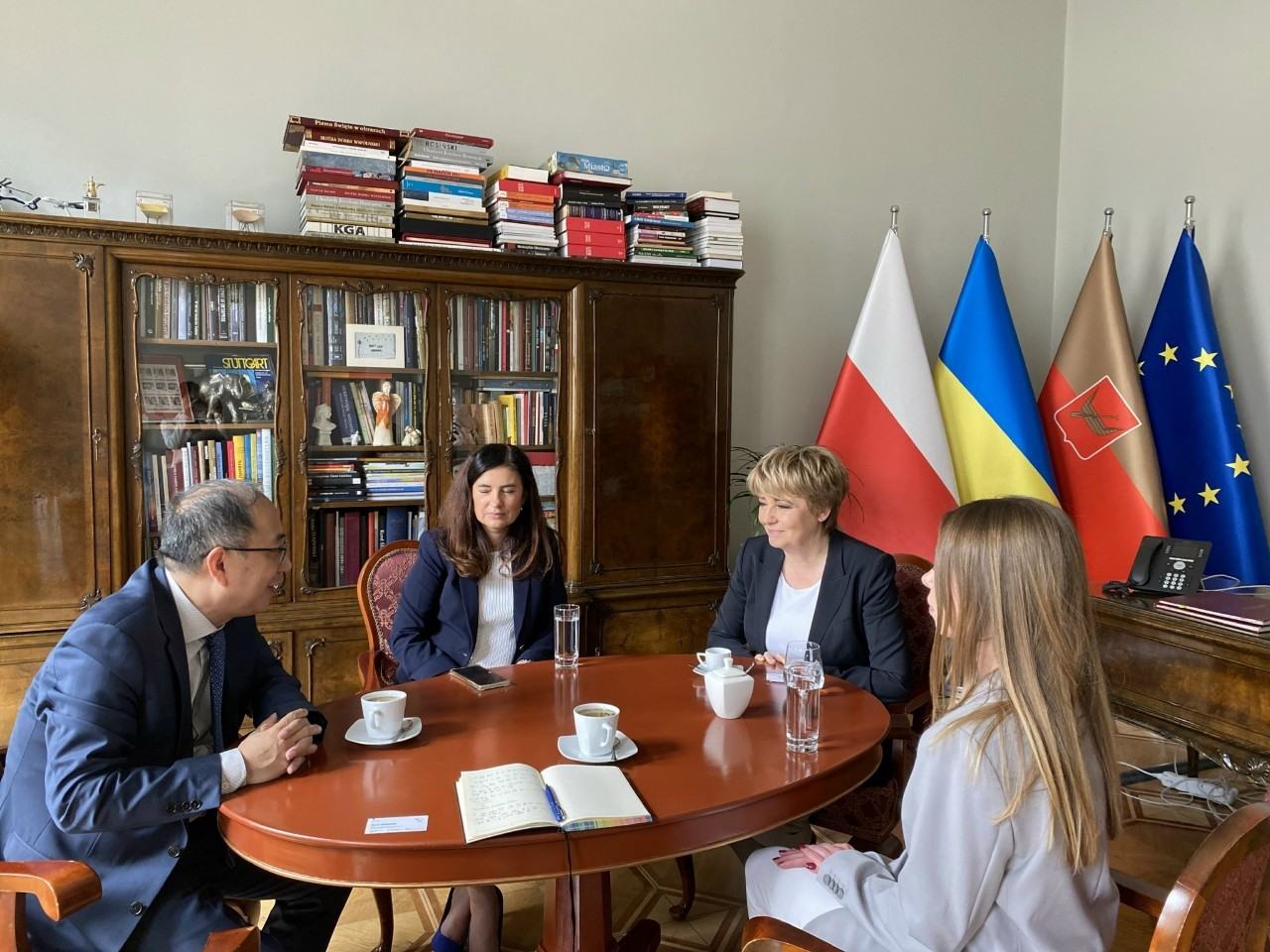 Đại sứ Nguyễn Hùng thăm, làm việc tại Łódź, Ba Lan