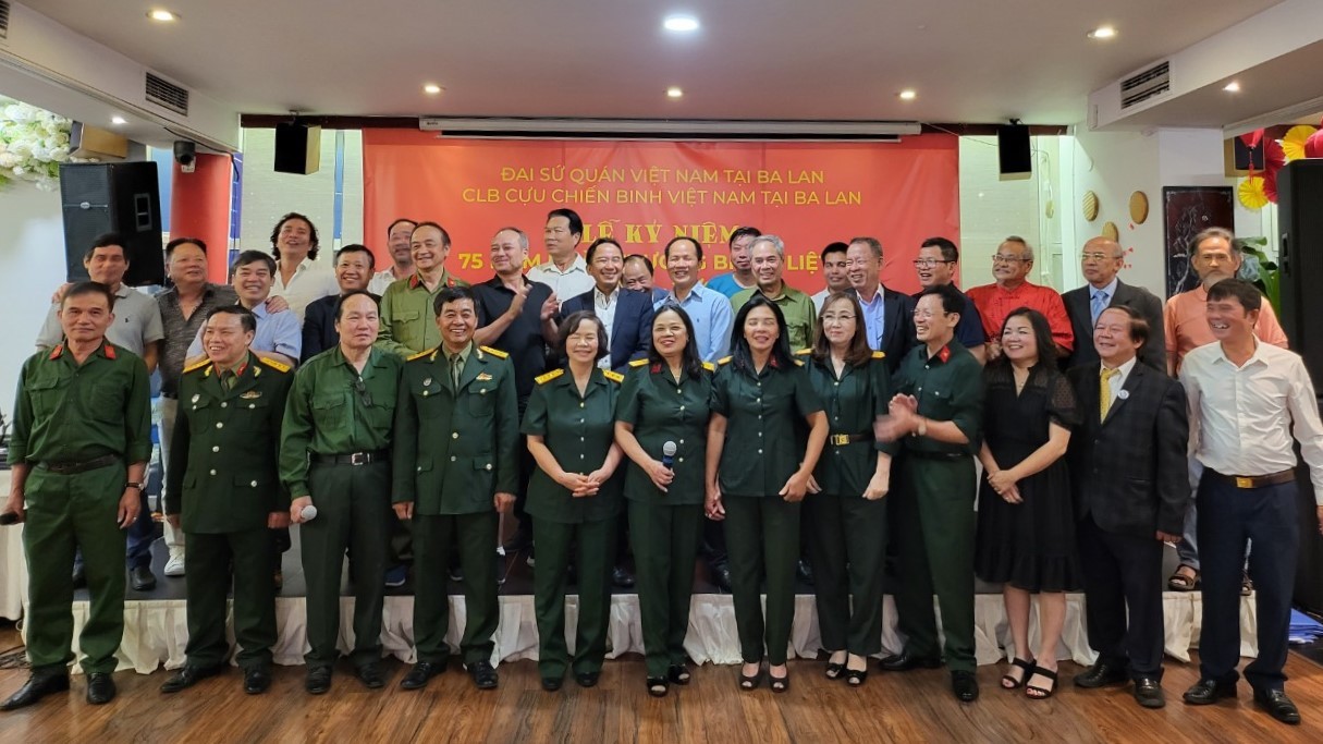 Kỷ niệm 75 năm ngày thương binh liệt sỹ tại Ba Lan Kỷ niệm 75 năm ngày thương binh liệt sỹ tại Ba Lan