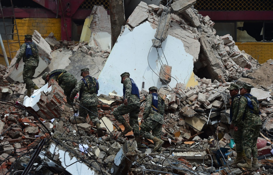 Những hình ảnh về trận động đất thế kỷ ở Mexico