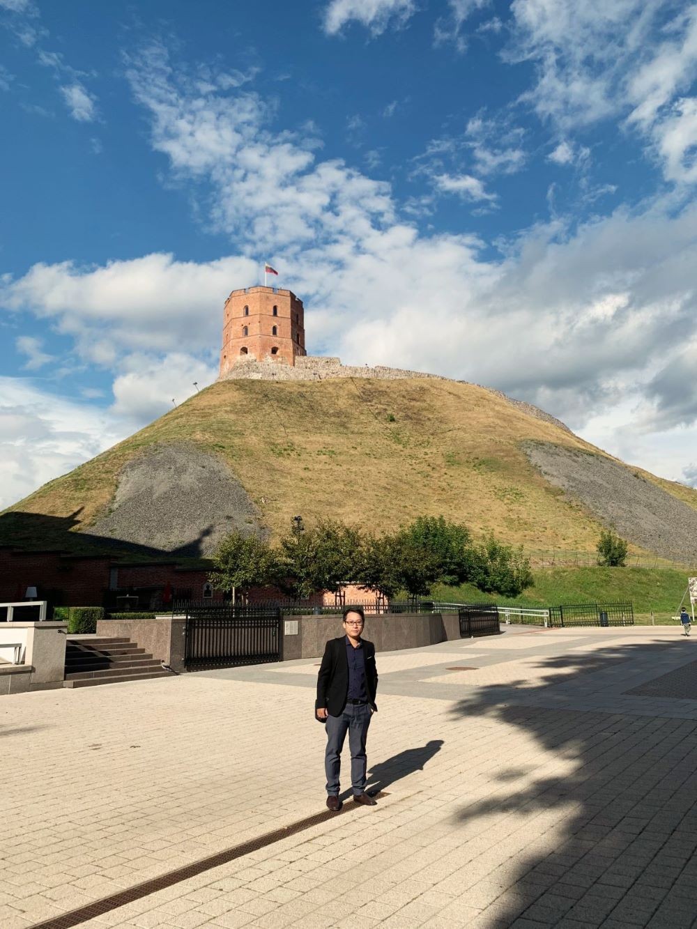 Tác giả ở đồi Gediminas.    (Ảnh: NVCC)