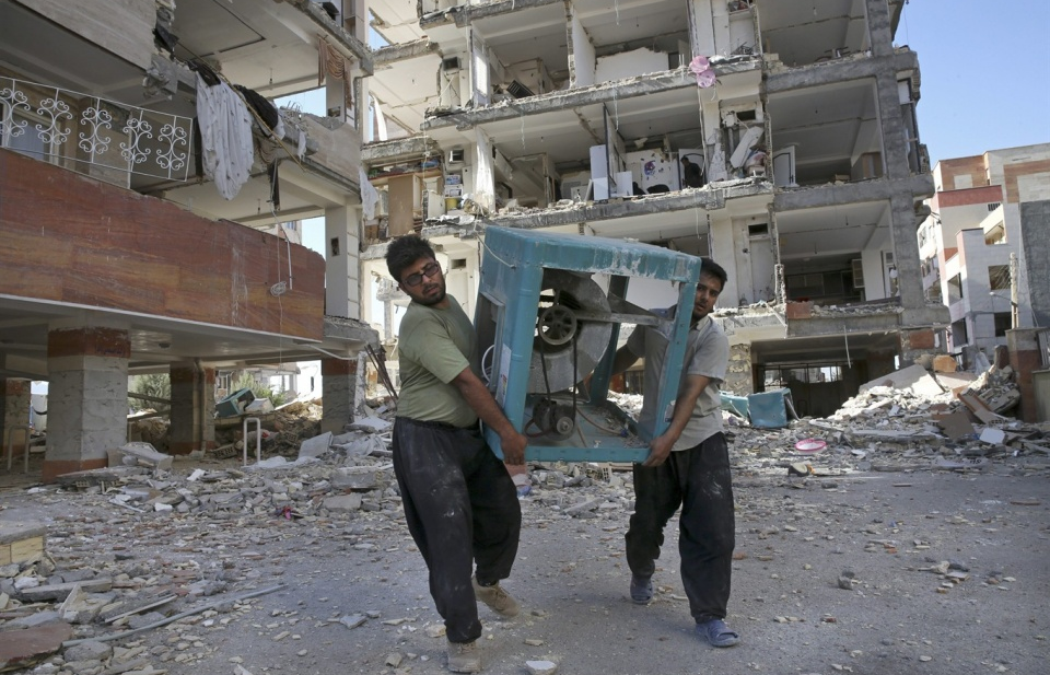 Nhiều thương vong trong trận động đất ở Iran và bão lớn ở Indonesia