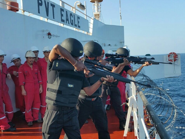 “Chiến sĩ dầu khí” xuất quân vào vùng chiến sự