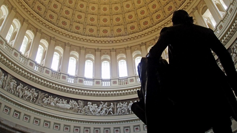 Giá vàng hôm nay 22/1: Lo nhiều hơn mừng, vàng lại bật tăng, Thượng viện Mỹ sẽ mạnh tay?