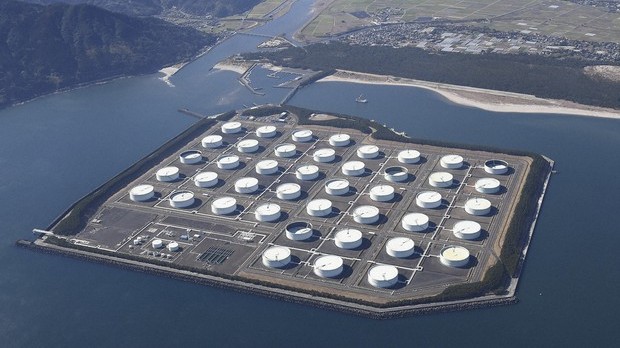 Thủ tướng Nhật Bản quyết định mở kho dự trữ dầu mỏ quốc gia