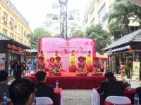 de niem vui du xuan dau nam them tron ven