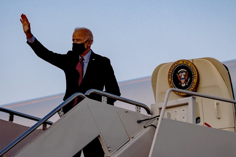 Tổng thống Mỹ Joe Biden gặp sự cố với trên đường về quê Nơi cất Air Force One bị đột nhập trước chuyến bay đầu tiên của Tổng thống Joe Biden