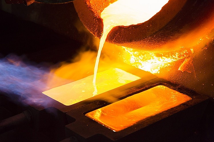 Giá vàng hôm nay 19/5: Vượt qua đỉnh 4 tháng, vàng còn tiếp tục lên dốc?