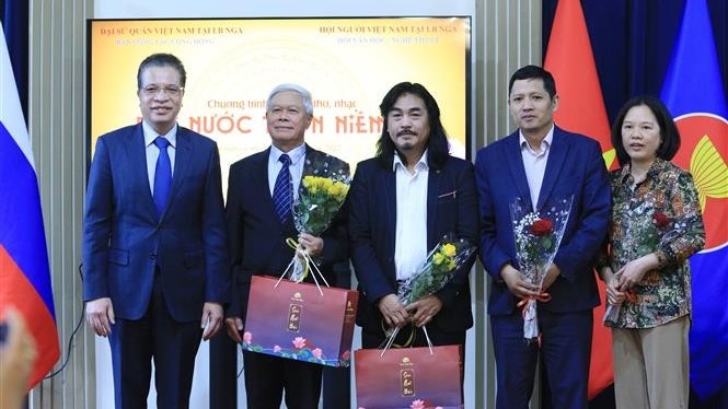 Âm hưởng 'Đất nước trọn niềm vui' trong ngày kỷ niệm 47 năm thống nhất đất nước tại LB Nga