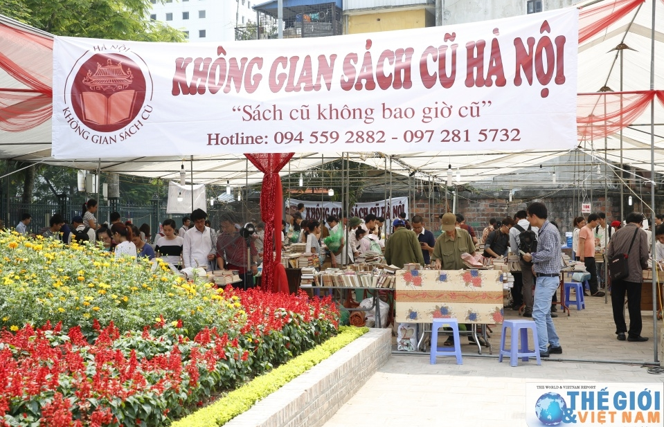 Tìm đọc sách về Bác Hồ tại Hội chợ sách cũ Hà Nội tháng Năm