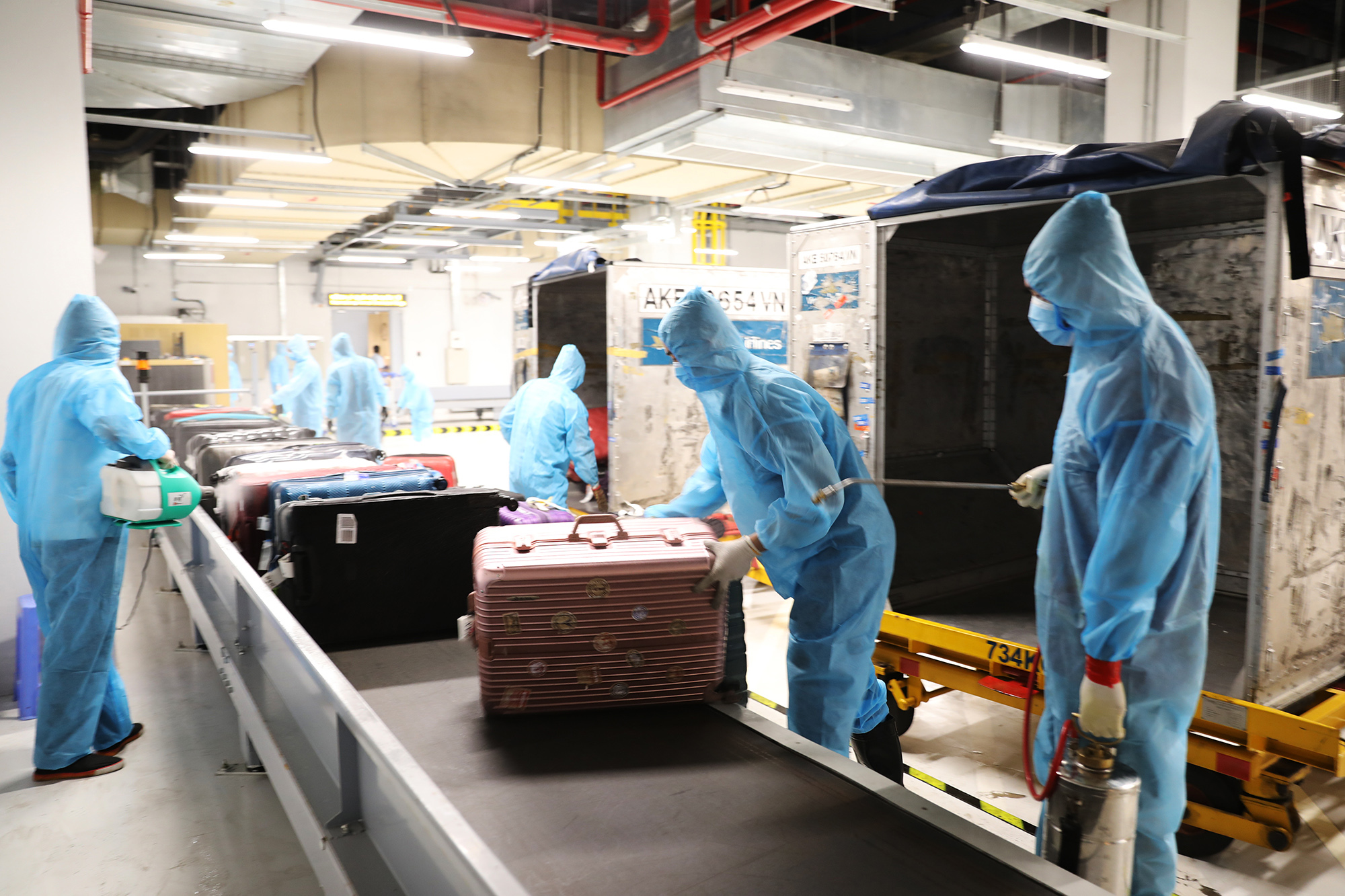 Covid-19 ở Việt Nam chiều 15/10: Thêm 2 người trở về từ Mỹ mắc bệnh, công bố 14 khách sạn được chọn là cơ sở cách ly có thu phí