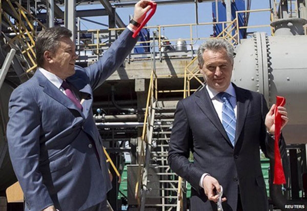 Ukraine trừng phạt tài phiệt do bán titan cho Nga Ukraine trừng phạt tài phiệt do bán titan cho Nga