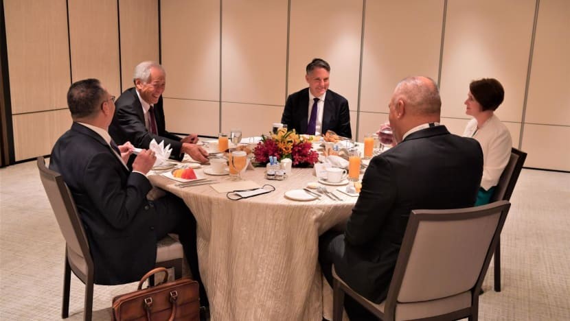 bữa sáng bên lề Đối thoại Shangri-La vào ngày 11 tháng 6 năm 2022. (Nguồn: MINDEF) bữa sáng bên lề Đối thoại Shangri-La vào ngày 11 tháng 6 năm 2022. (Nguồn: MINDEF)