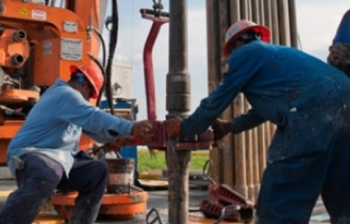 Giá dầu thế giới tăng 1,3% do nhu cầu toàn cầu cao