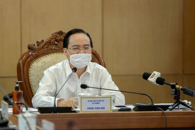 vi covid 19 hang loat phat sinh ve thi tot nghiep thpt duoc dat ra