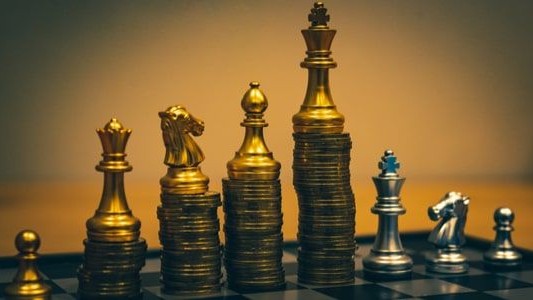 Giá vàng hôm nay 3/2: Vàng thất thế, thế lực mới xuất hiện, nhà đầu tư tiết lộ bí kíp giữ tài sản