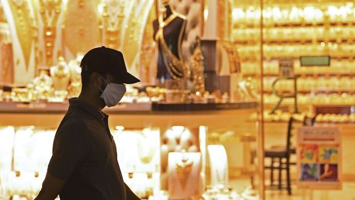 Giá vàng hôm nay 11/8: Rớt thảm bởi tình trạng bán tháo trong nước, thế giới trên đà điều chỉnh, nên mua hay bán?