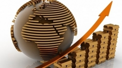 Giá vàng hôm nay 4/8: Bình yên trước 'cơn giông', tháng 8 sẽ tuyệt vời đối với vàng?