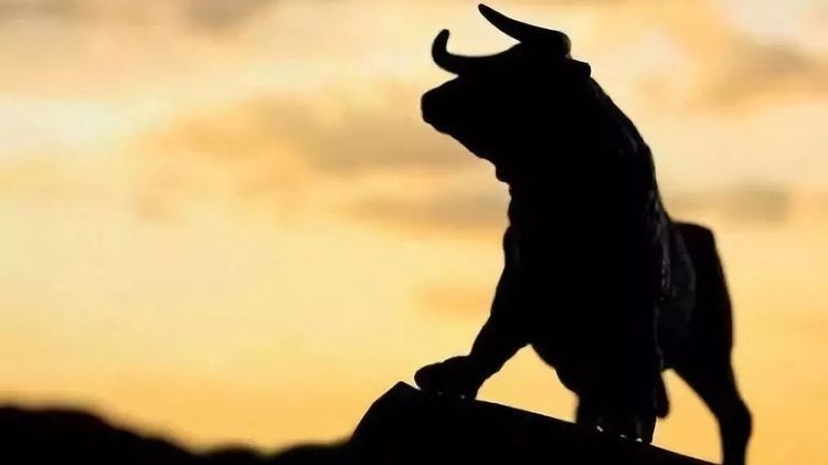 Giá vàng hôm nay 17/4: Vàng hướng đỉnh 1.800 USD, khả năng lạm phát phi mã gần như chắc chắn